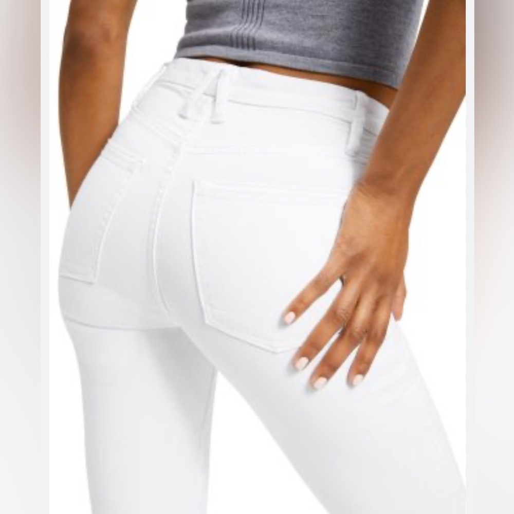 Good American White
Good High Rise Straight Raw Hem Jeans in W037; Size 6/28